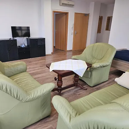 ,unterkunft Fuer Montagen Arbeiter & Familien דירה *