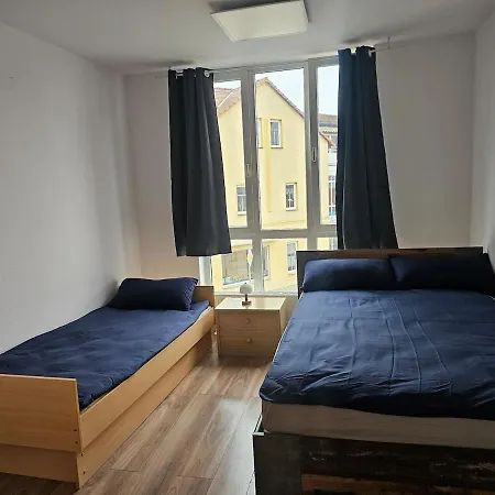 ,unterkunft Fuer Montagen Arbeiter & Familien דירה *