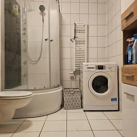 Zentrum,fuer Montagen Arbeiter, Familien, Und Und Und Appartement
